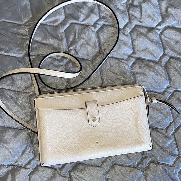 kate spade Handbags - Kate Spade Crossbody